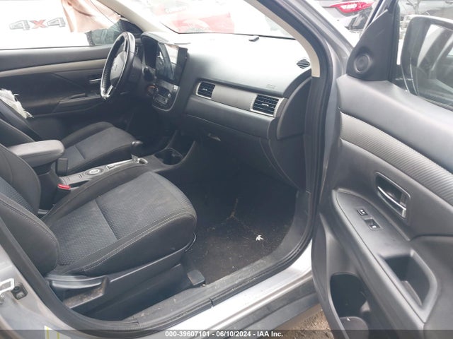 2016 MITSUBISHI OUTLANDER JA4AZ3A38GZ038578 Photo 4