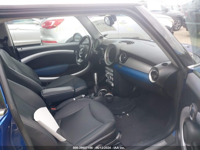 2008 MINI COOPER CLUBMAN WMWML33528TJ46912 Photo 4