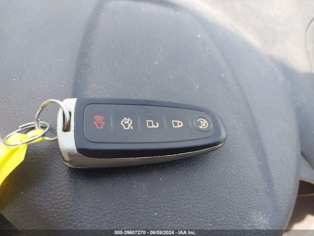 1FMCU9GD3KUB86218 Ford ESCAPE SE