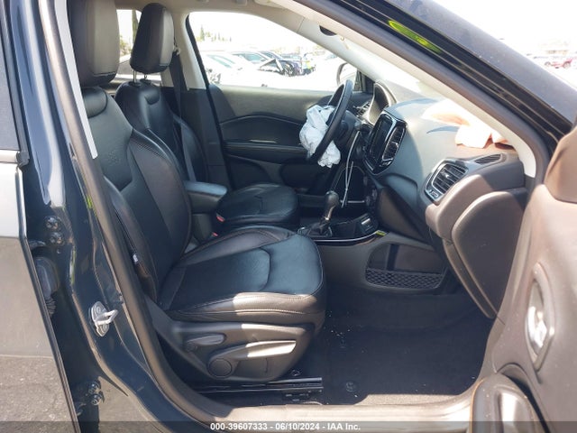 3C4NJCCB2JT489037 Jeep Compass Limited Fwd
