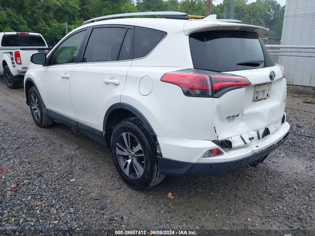 Toyota Rav4 Xle 2017 JTMWFREV6HJ720040 Image 3