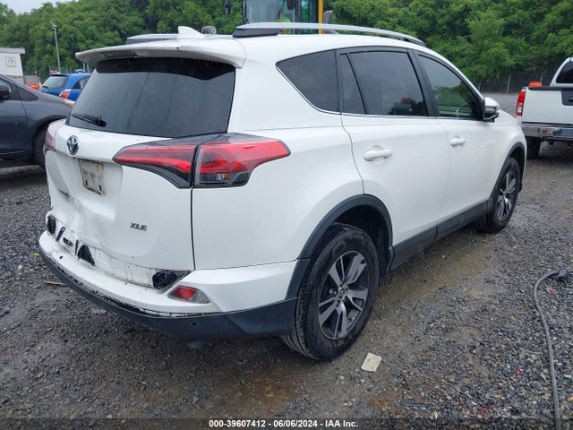 Toyota Rav4 Xle 2017 JTMWFREV6HJ720040 Image 4
