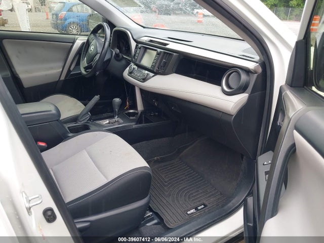 Toyota Rav4 Xle 2017 JTMWFREV6HJ720040 Image 5