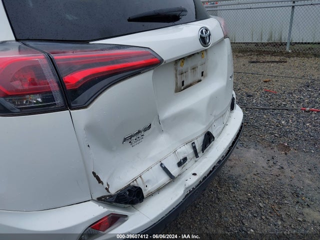 Toyota Rav4 Xle 2017 JTMWFREV6HJ720040 Image 6