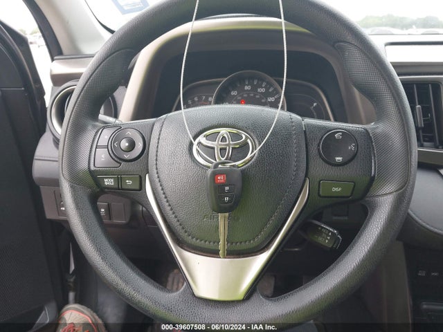 Toyota RAV4 LE 2015 JTMBFREV9FD102169 Image 11