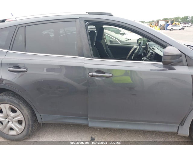 Toyota RAV4 LE 2015 JTMBFREV9FD102169 Image 13
