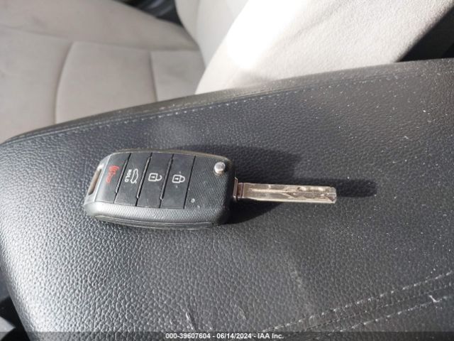 KNAGM4A73E5471427 KIA Optima Lx