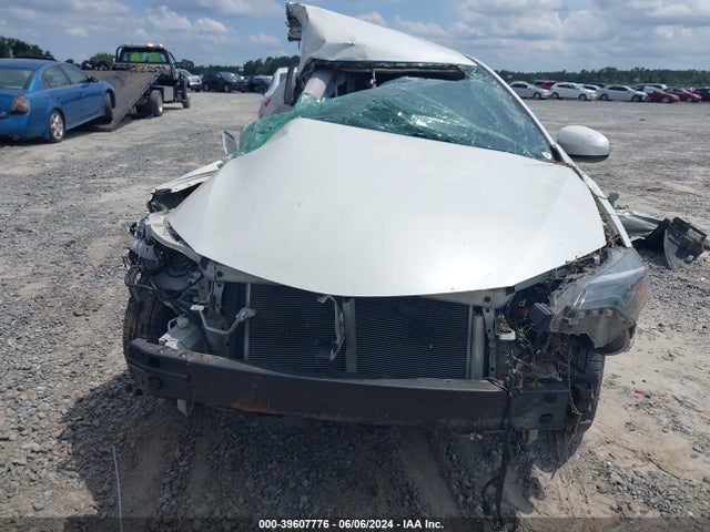 Toyota COROLLA LE 2018 5YFBURHE7JP807205 Image 11