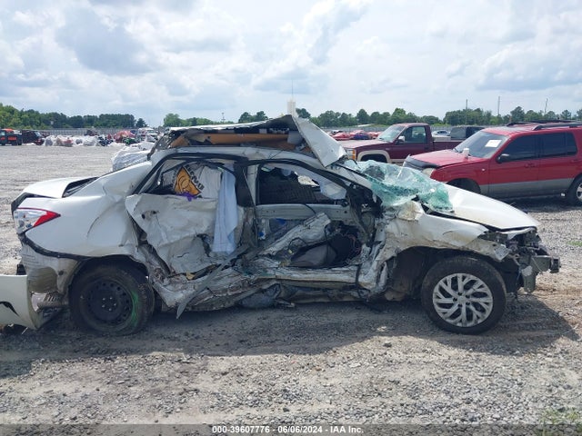 Toyota COROLLA LE 2018 5YFBURHE7JP807205 Image 12