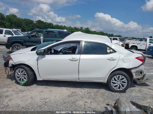 Toyota COROLLA LE 2018 5YFBURHE7JP807205 Image 13