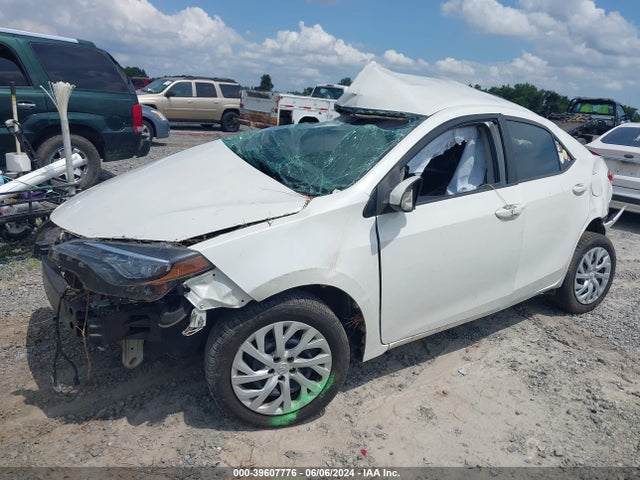 Toyota COROLLA LE 2018 5YFBURHE7JP807205 Image 2