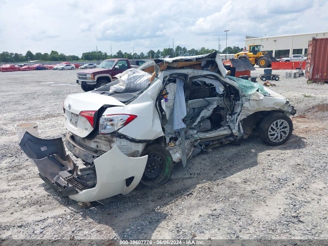 Toyota COROLLA LE 2018 5YFBURHE7JP807205 Image 4
