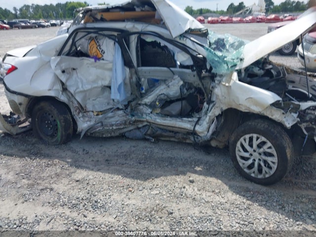 Toyota COROLLA LE 2018 5YFBURHE7JP807205 Image 6