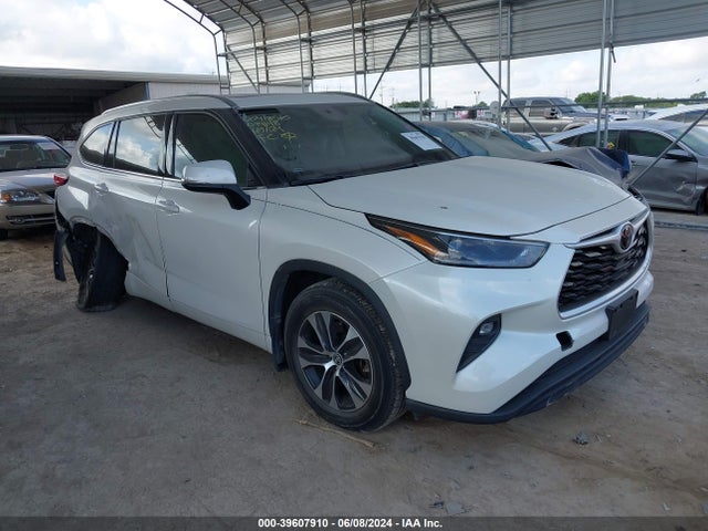 Toyota Highlander Xle 2021 5TDGZRAH8MS044148 zdjęcie główne
