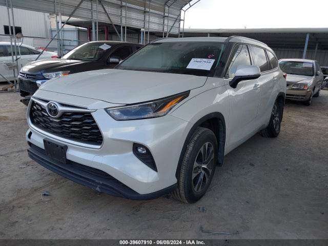 Toyota Highlander Xle 2021 5TDGZRAH8MS044148 Image 2