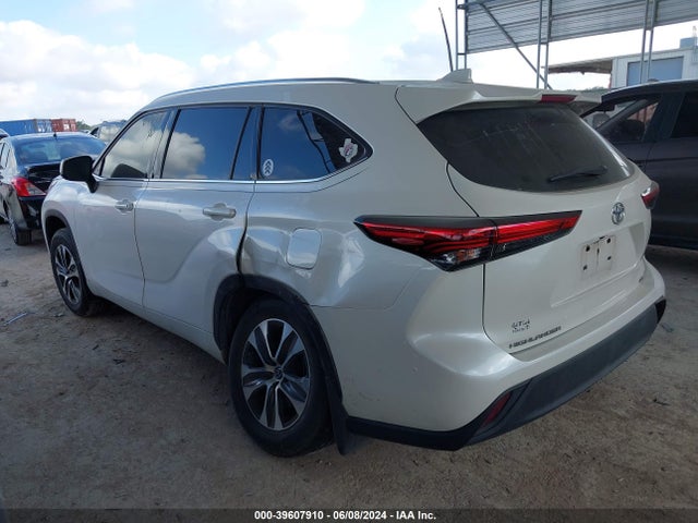 Toyota Highlander Xle 2021 5TDGZRAH8MS044148 Image 3