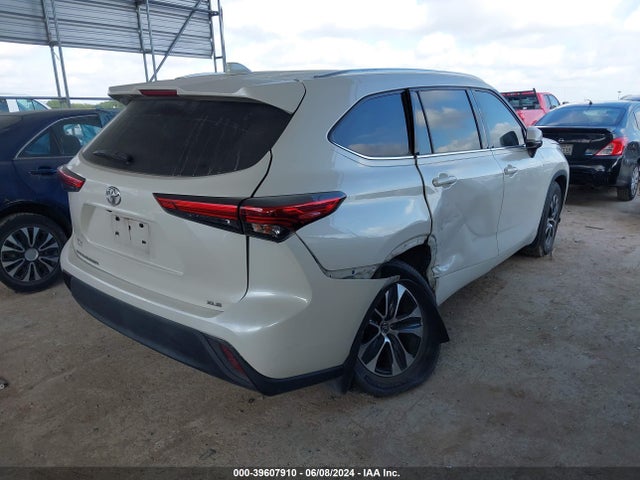 Toyota Highlander Xle 2021 5TDGZRAH8MS044148 Image 4