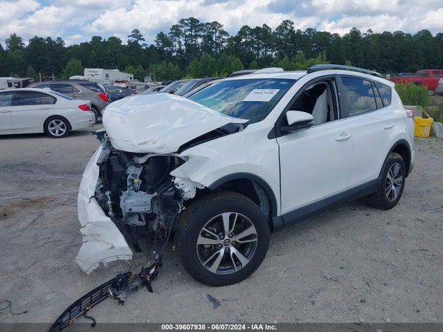 Toyota Rav4 Xle 2018 2T3WFREV4JW463337 Image 2