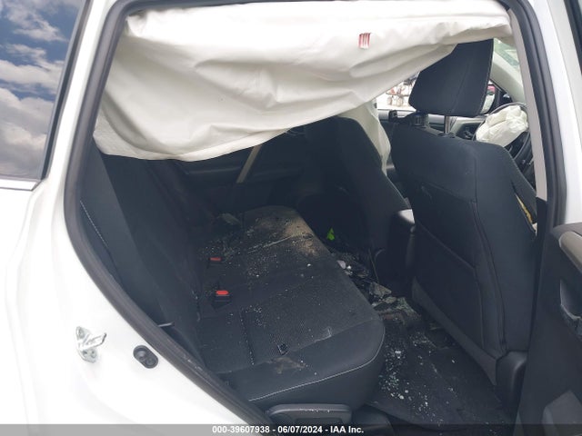 Toyota Rav4 Xle 2018 2T3WFREV4JW463337 Image 8