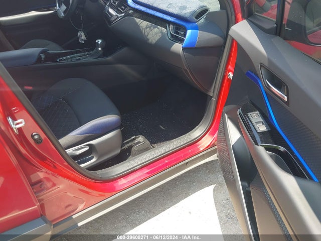 Toyota C-HR XLE 2022 NMTKHMBX3NR145443 Image 5