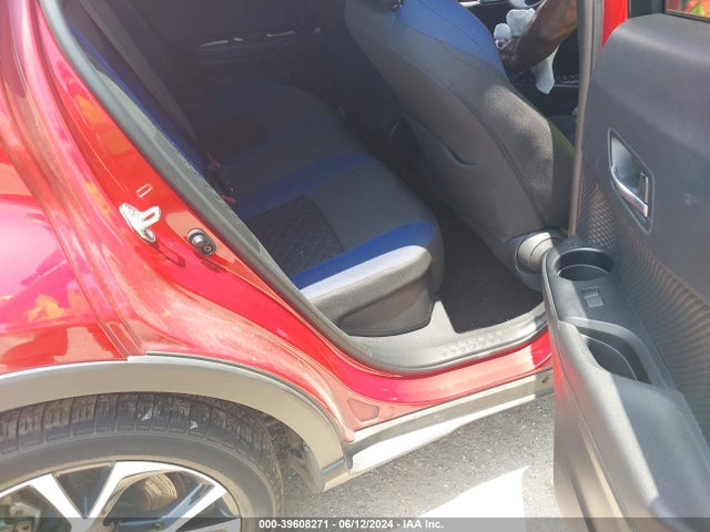 Toyota C-HR XLE 2022 NMTKHMBX3NR145443 Image 8