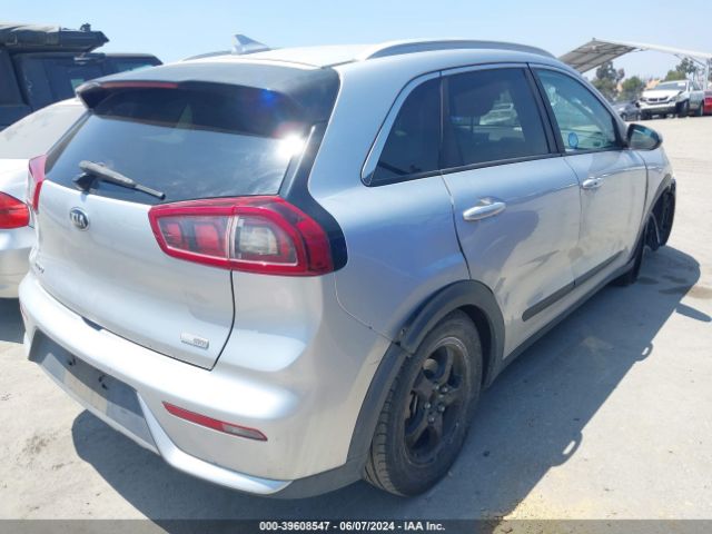 KNDCB3LC2J5209999 KIA NIRO LX