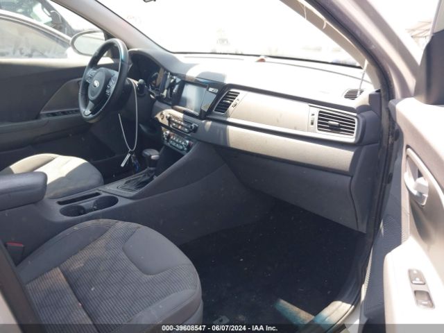 KNDCB3LC2J5209999 KIA NIRO LX