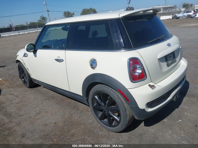2011 MINI COOPER S WMWSV3C58BTY24698 Photo 2