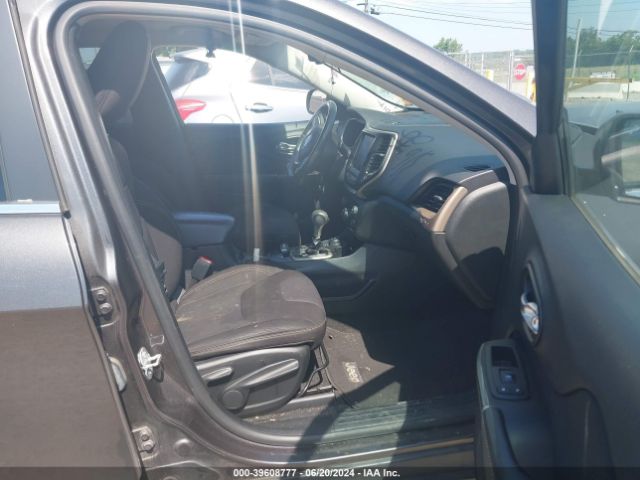 1C4PJMCB9FW514483 Jeep Cherokee Latitude