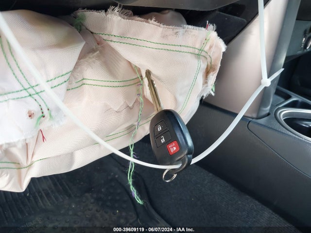 Toyota RAV4 LE 2017 JTMBFREV9HJ152896 Image 11