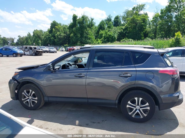 Toyota RAV4 LE 2017 JTMBFREV9HJ152896 Image 15
