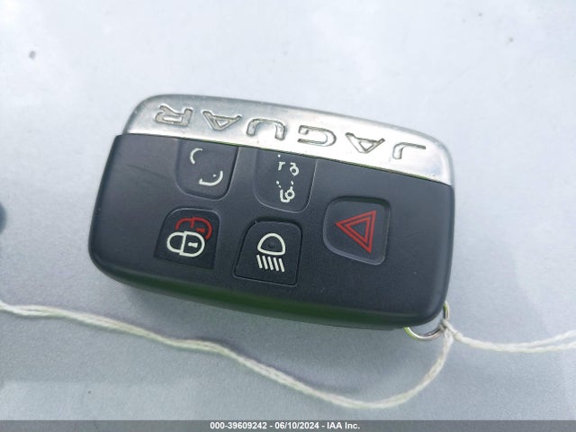 2018 JAGUAR F-PACE SADCJ2FX7JA281899 Photo 10