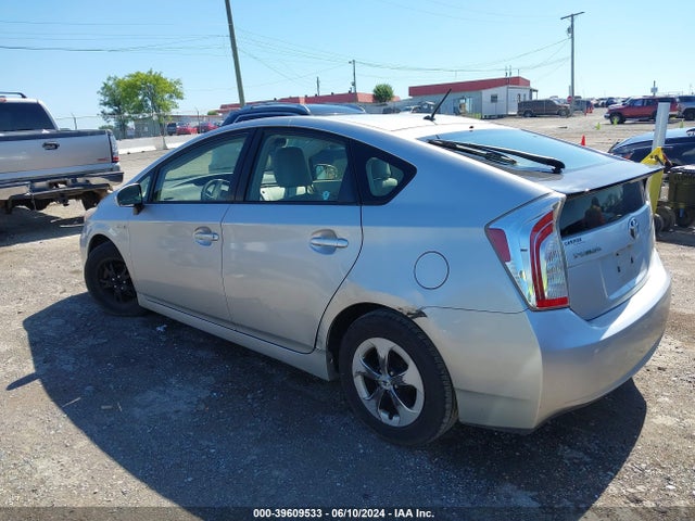 Toyota Prius Two 2014 JTDKN3DU2E1770940 Image 3