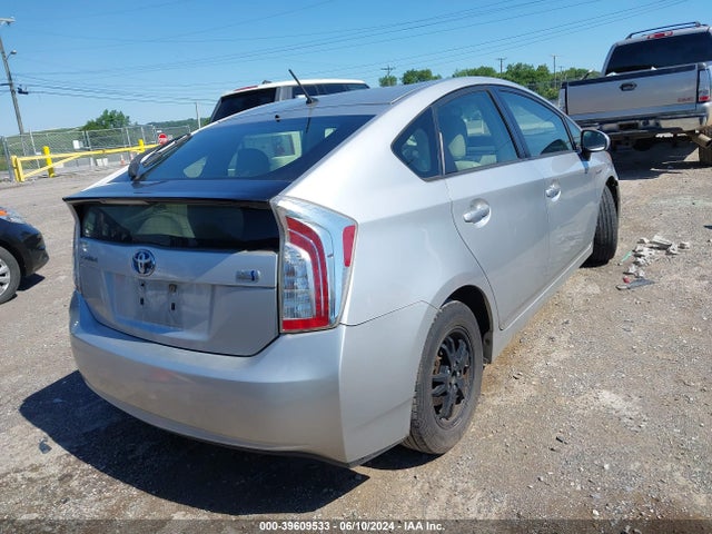 Toyota Prius Two 2014 JTDKN3DU2E1770940 Image 4