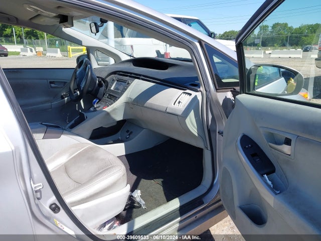 Toyota Prius Two 2014 JTDKN3DU2E1770940 Image 5