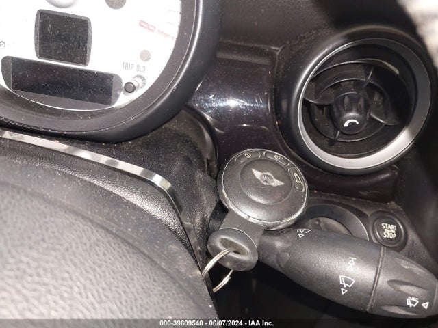2011 MINI COOPER WMWZN3C57BT132639 Photo 10