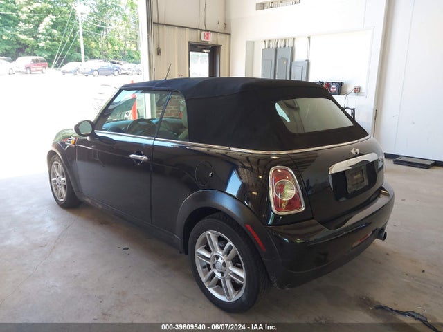 2011 MINI COOPER WMWZN3C57BT132639 Photo 2
