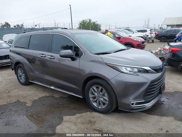 Toyota SIENNA XLE 2022 5TDJRKEC2NS099367 zdjęcie główne