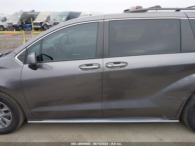Toyota SIENNA XLE 2022 5TDJRKEC2NS099367 Image 15