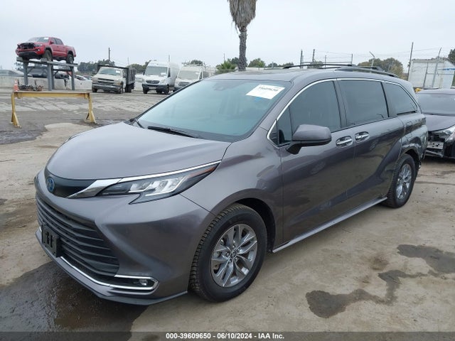 Toyota SIENNA XLE 2022 5TDJRKEC2NS099367 Image 2