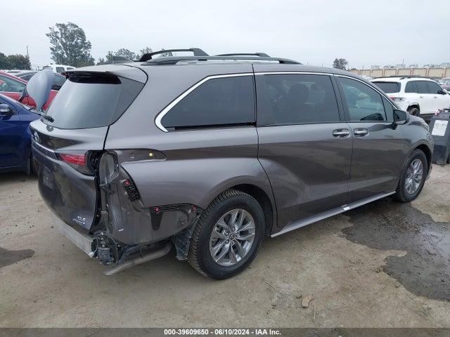 Toyota SIENNA XLE 2022 5TDJRKEC2NS099367 Image 4