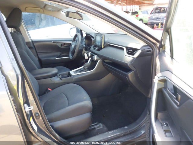 Toyota RAV4 LE 2019 2T3H1RFV1KW012518 Image 5