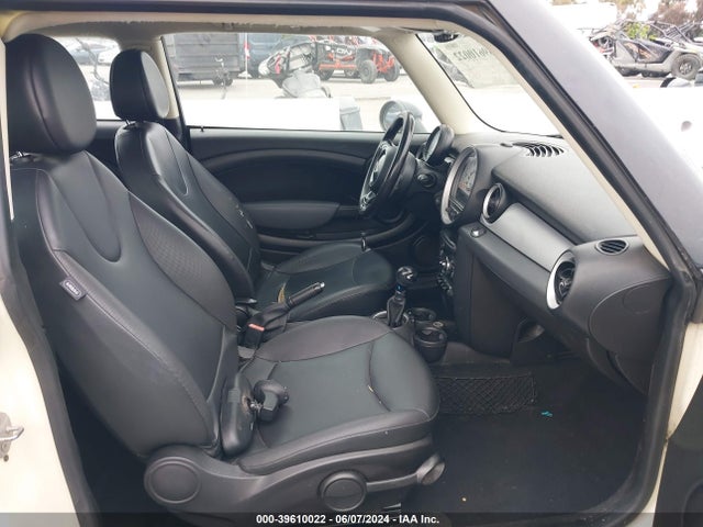 2012 MINI COOPER CLUBMAN WMWZF3C56CT190112 Photo 4
