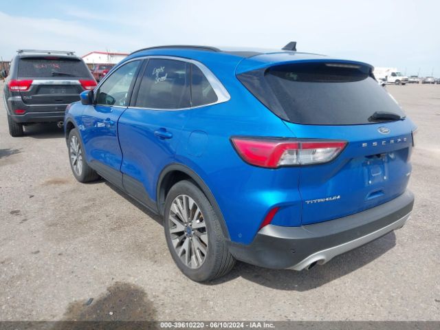 1FMCU9J91MUA70815 Ford Escape Titanium