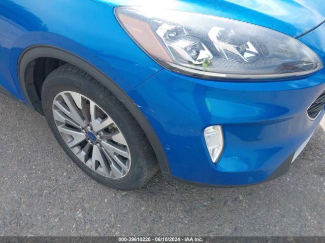 1FMCU9J91MUA70815 Ford Escape Titanium