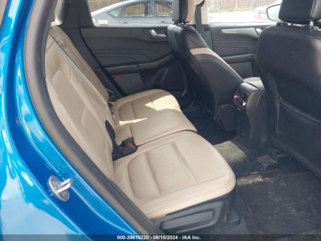 1FMCU9J91MUA70815 Ford Escape Titanium