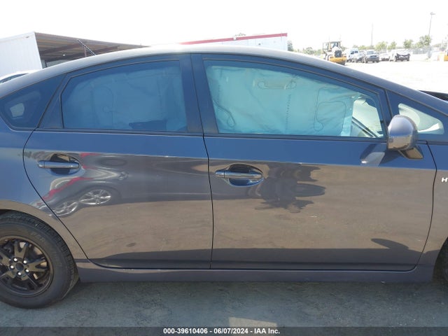 Toyota Prius Three 2014 JTDKN3DU8E0385677 Image 13