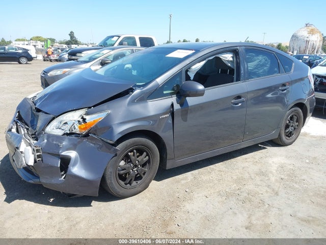Toyota Prius Three 2014 JTDKN3DU8E0385677 Image 2