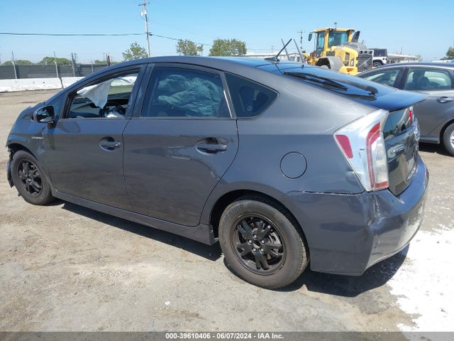 Toyota Prius Three 2014 JTDKN3DU8E0385677 Image 3