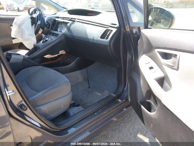 Toyota Prius Three 2014 JTDKN3DU8E0385677 Image 5